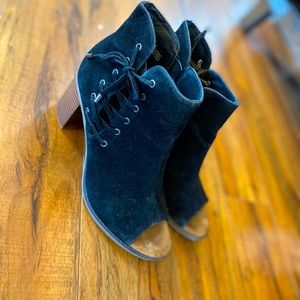 Black open toe booties!!